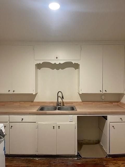 1st image of 103 E Mariposa Dr