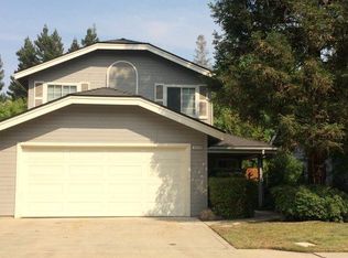 9848 N Canyon Creek Ln, Fresno, CA