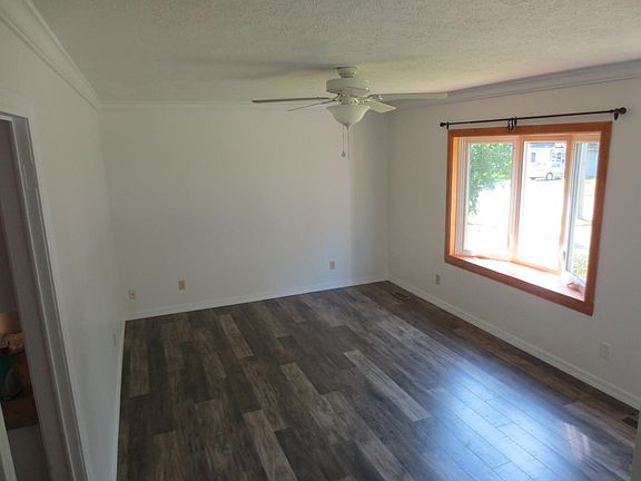 3rd image of 1410 Essex Ct