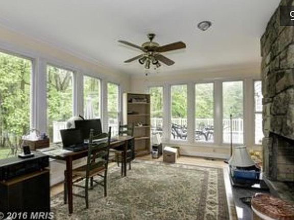 Corner sunroom