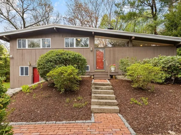 2 Peacock Farm Rd, Lexington, MA 02421