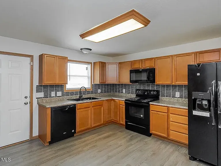 411 Waybridge Rd — Photo 8