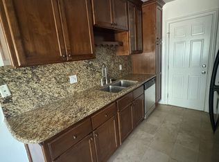 4949-1 Tyrone Ave #10B, Sherman Oaks, CA 91423