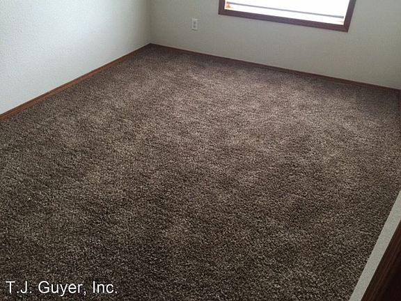 4th image of 1910 Ahlers Ave #4