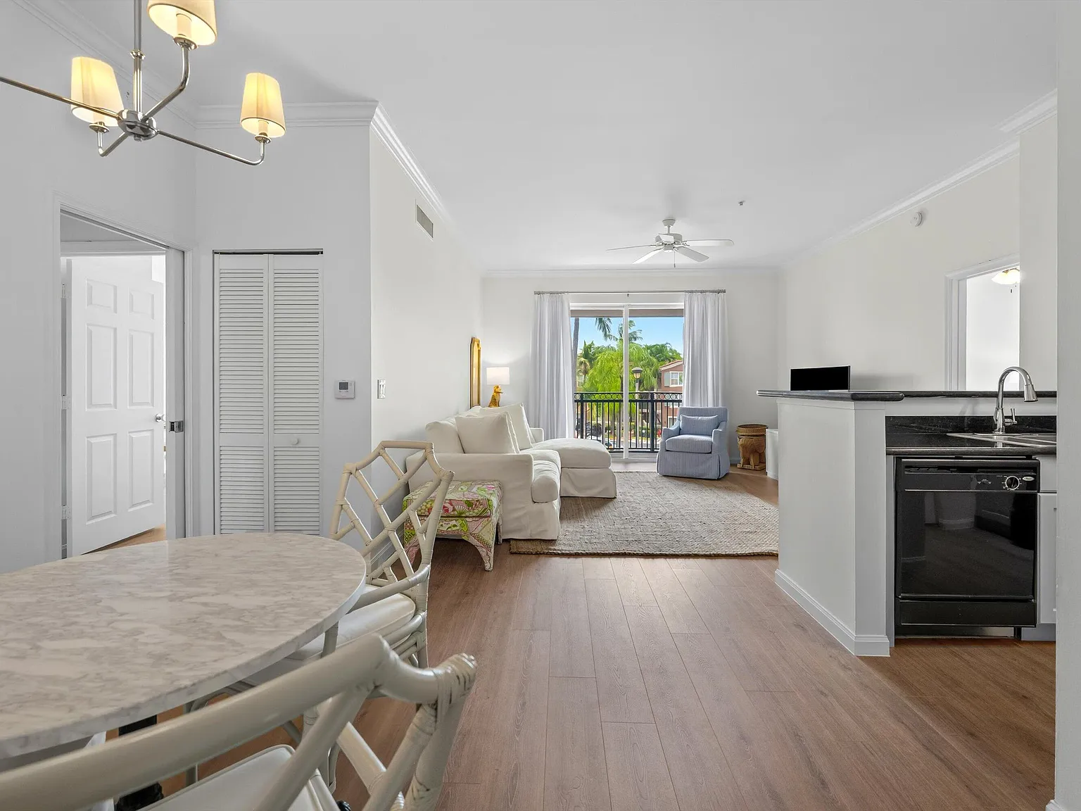 2 bed, 2.0 bath, 1174 sqft, $6,000 — Photo 2