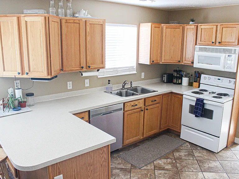 376 W Plum Pl — Photo 4