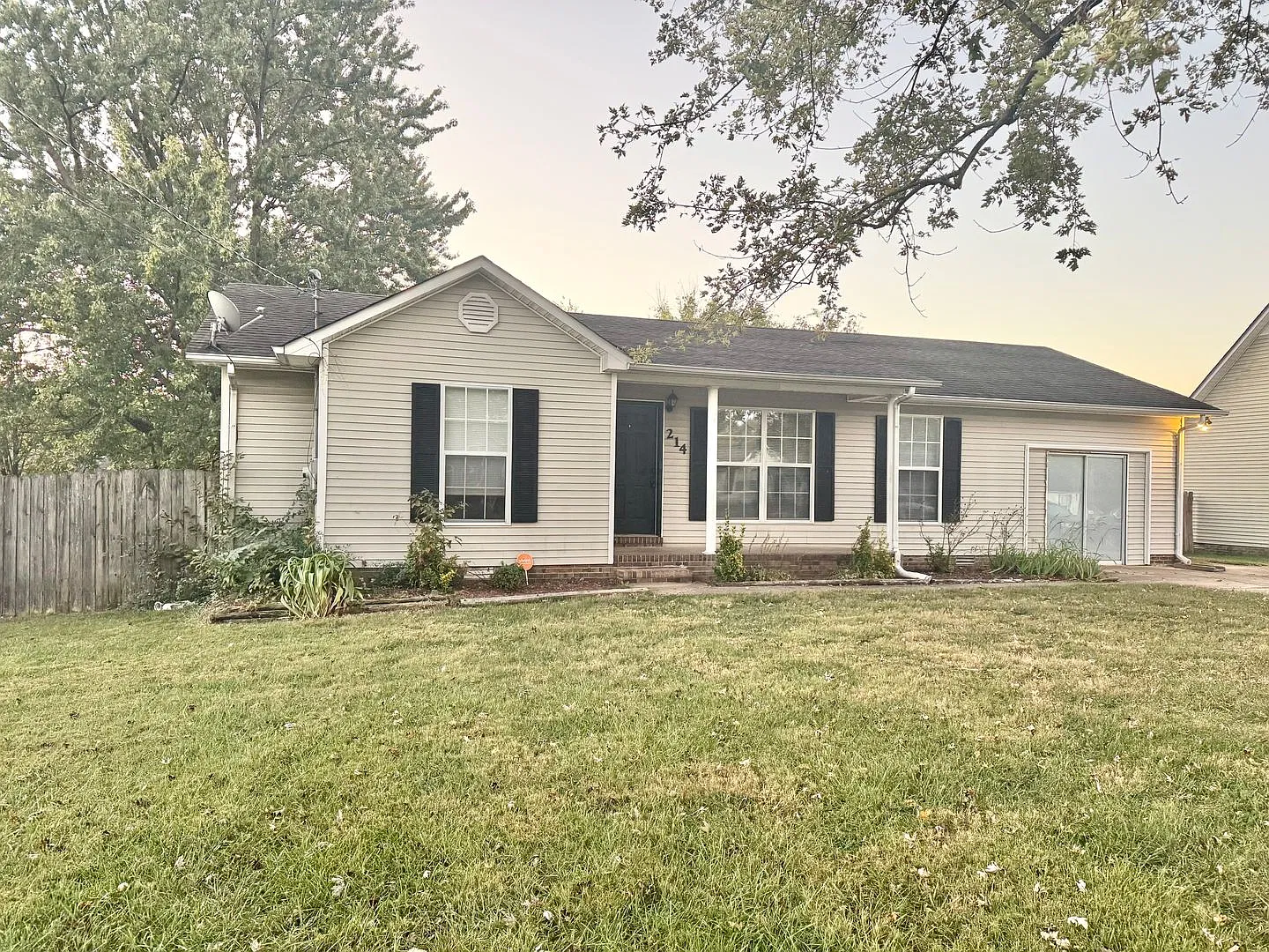 Updated 3-Bedroom Home in Oak Grove Near Fort Campbell! — Photo 1