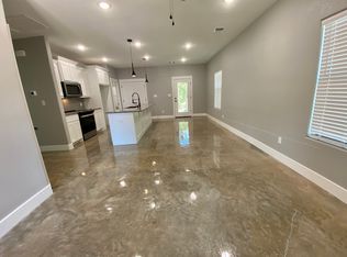 114 W Walker St, Denison, TX 75021