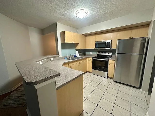 402 Villa Cir #402 — Photo 8