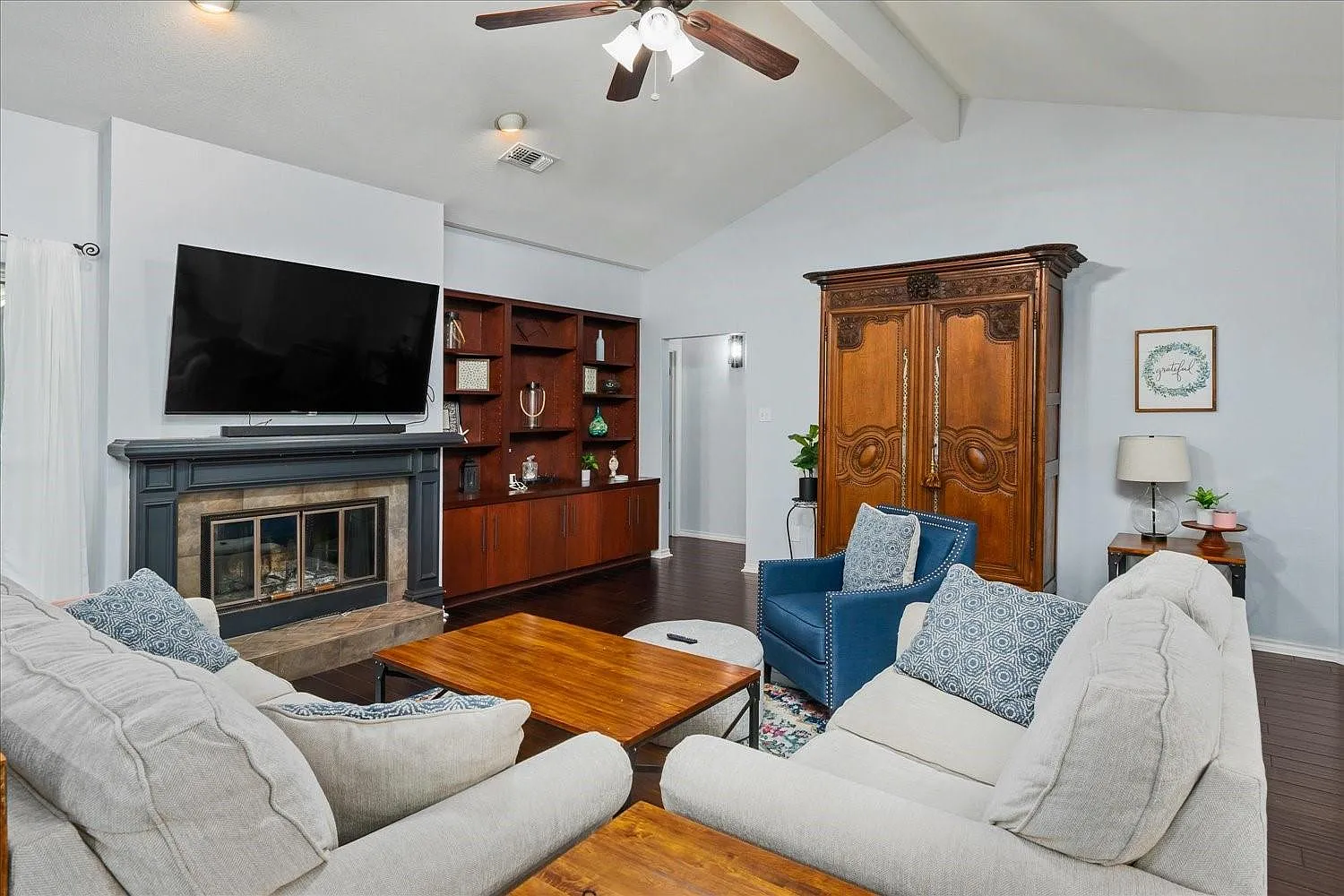 3 bed, 2.0 bath, 2177 sqft, $3,000 — Photo 4