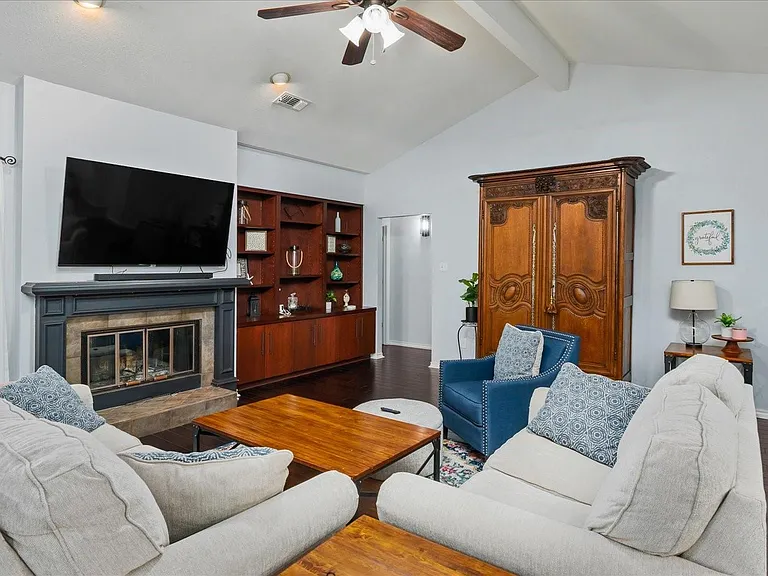 1613 Flint Ct — Photo 4