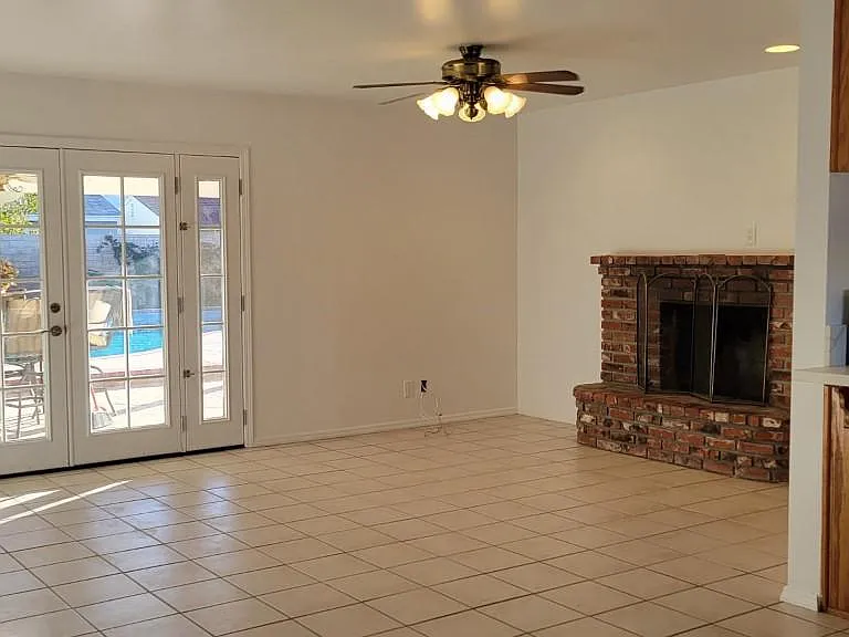 1556 Sutter Ave — Photo 6