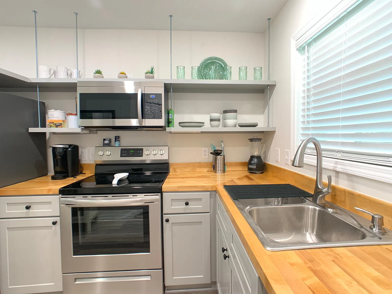 826 Gordon Ave — Photo 2