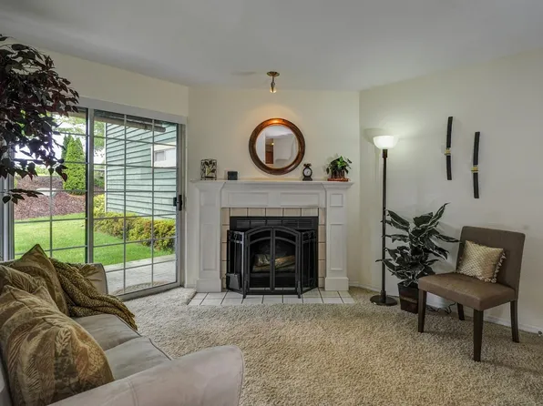 22700 30th Ave S #106, Des Moines, WA 98198