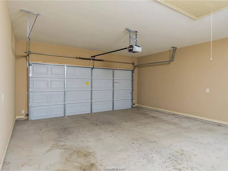3010 Old Ironsides Dr — Photo 17