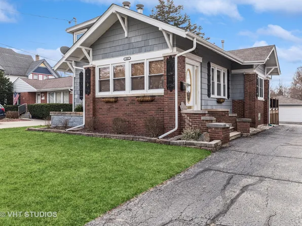 988 Victoria St, Antioch, IL 60002