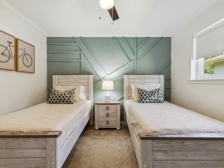 1819 Auburn Dr — Photo 18