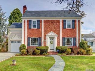93 Kenwood Rd, Garden City, NY 11530