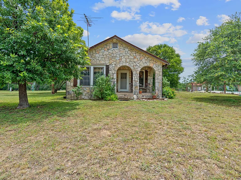 3468 Elder Hill Rd — Photo 2