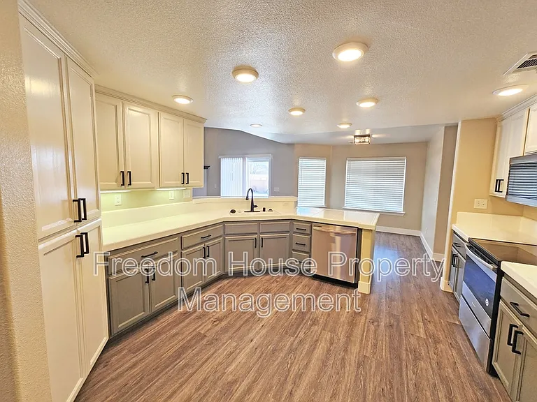 4591 Stoneham St — Photo 20