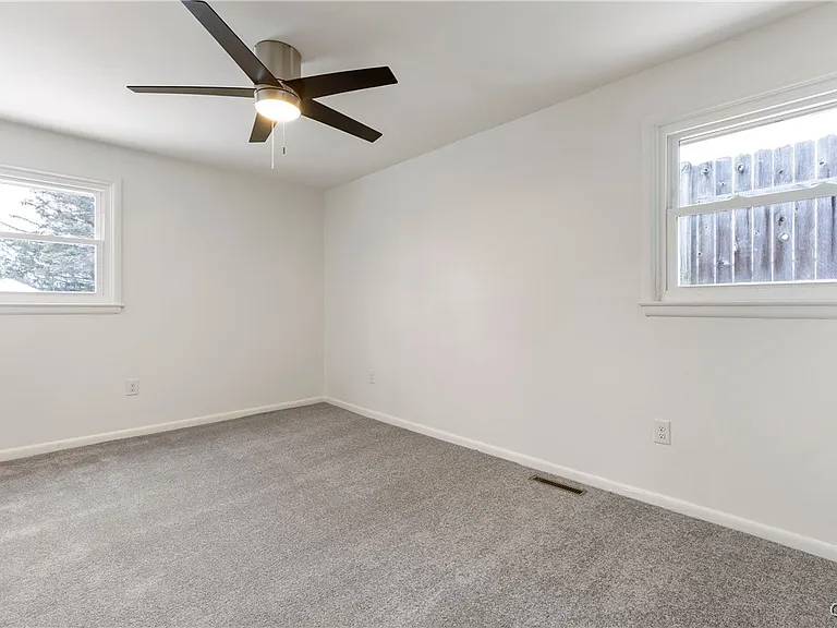 25 McPherson St — Photo 12