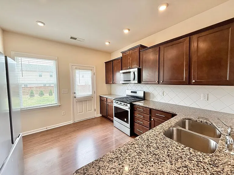 4110 Catfish Way — Photo 5