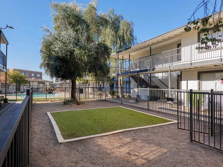 Mariposa Flats — Photo 21