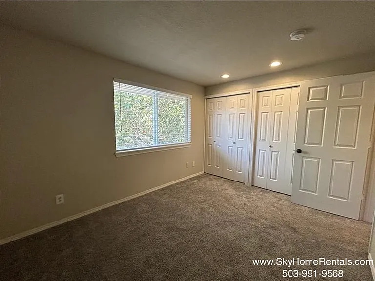 2180 Maplewood Dr S — Photo 14