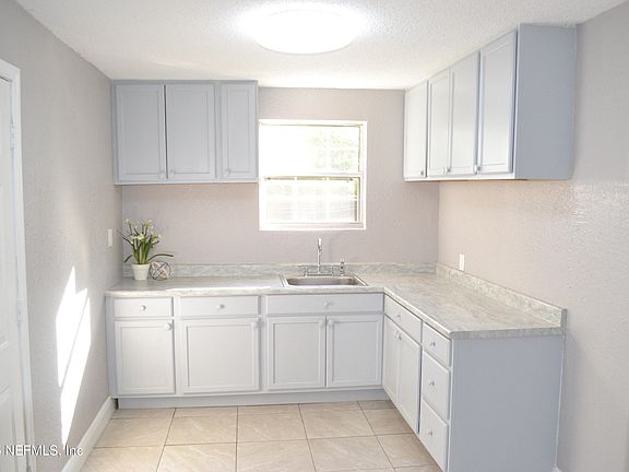 2nd image of 3042 LUCOMA Drive