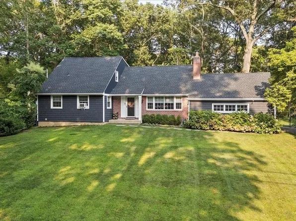 77 Brookhill Lane, Huntington, NY 11743