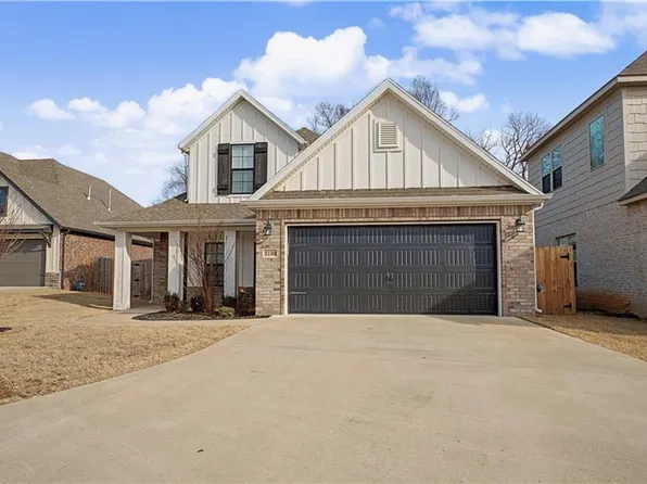 2190 N Woodlark Ln, Fayetteville, AR 72704