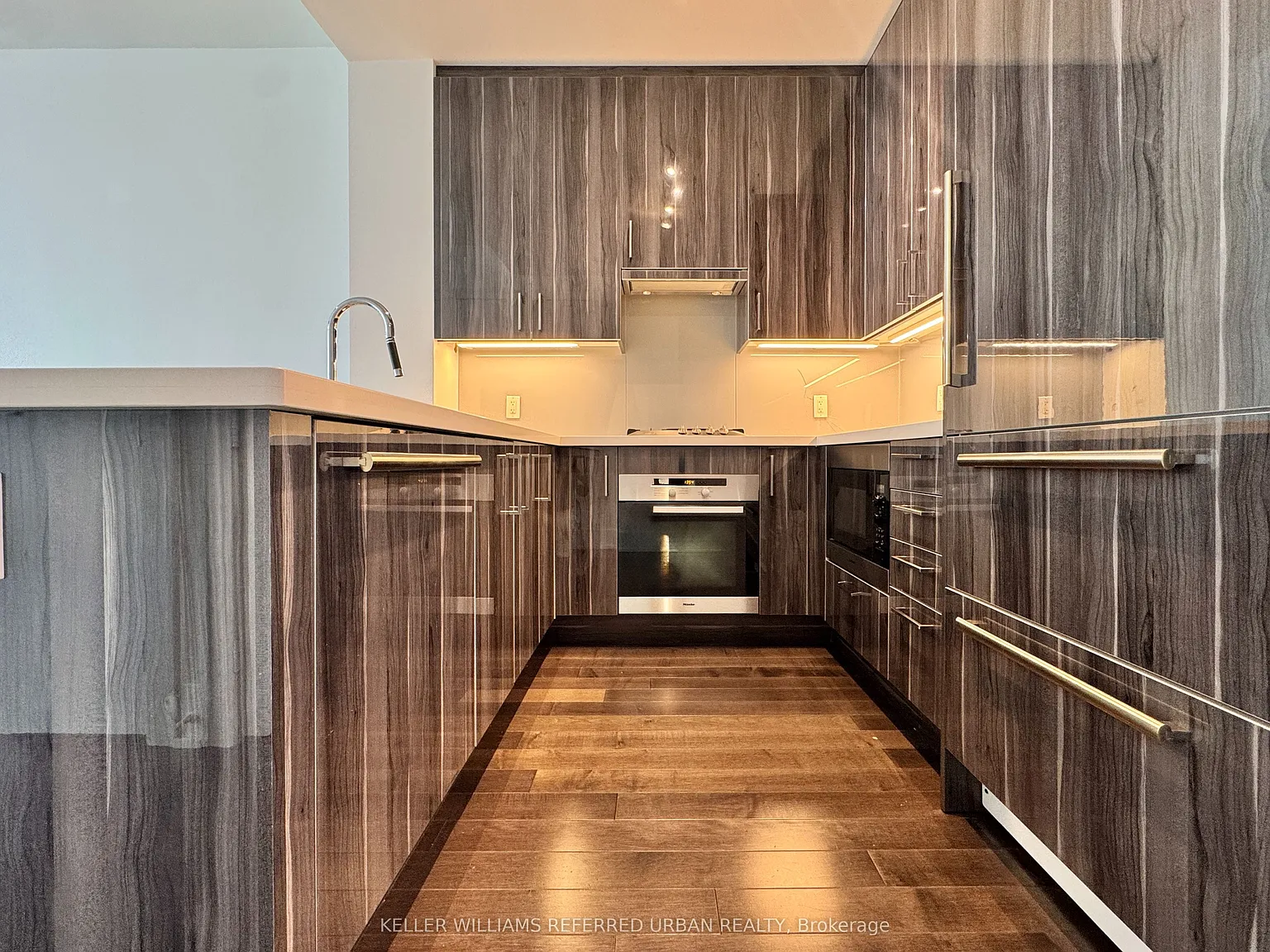 39 Queens Quay E — Photo 4