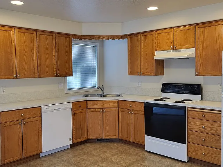 147-Michael Duplex — Photo 3