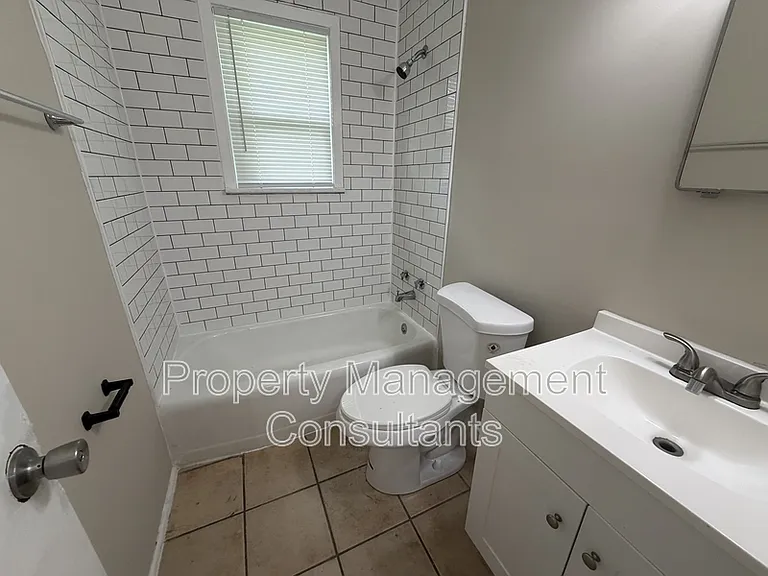 2200 Norwood Dr NW — Photo 7
