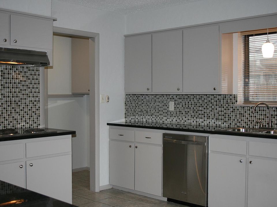 Kitchen granite counter and glass tile back splash