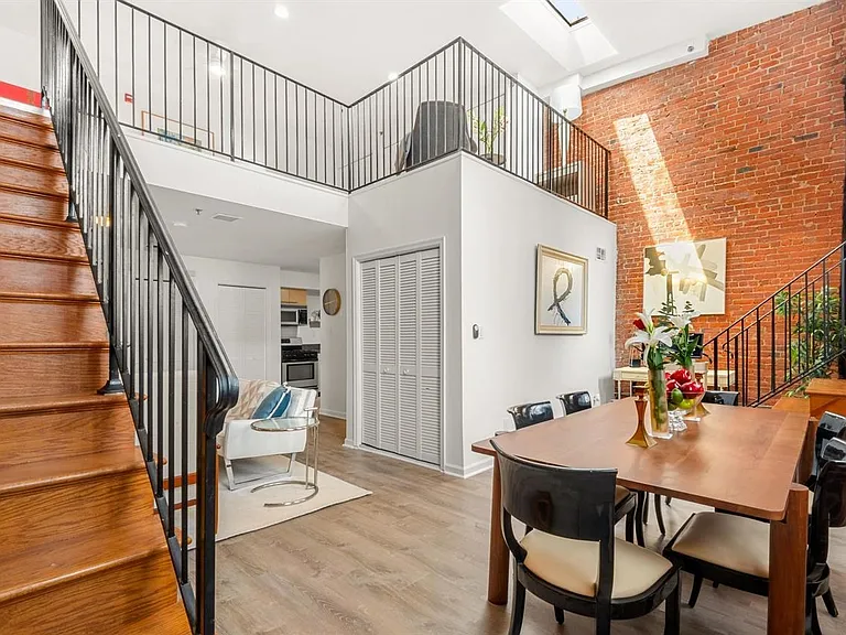 46 Irving St #2R — Photo 4