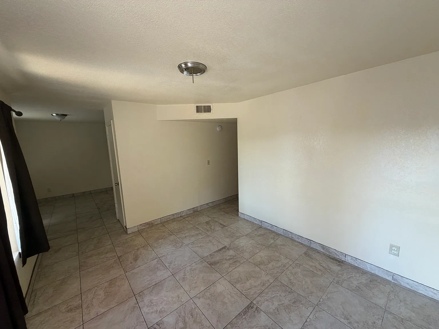 3 bed, 950 sqft, $950 — Photo 2