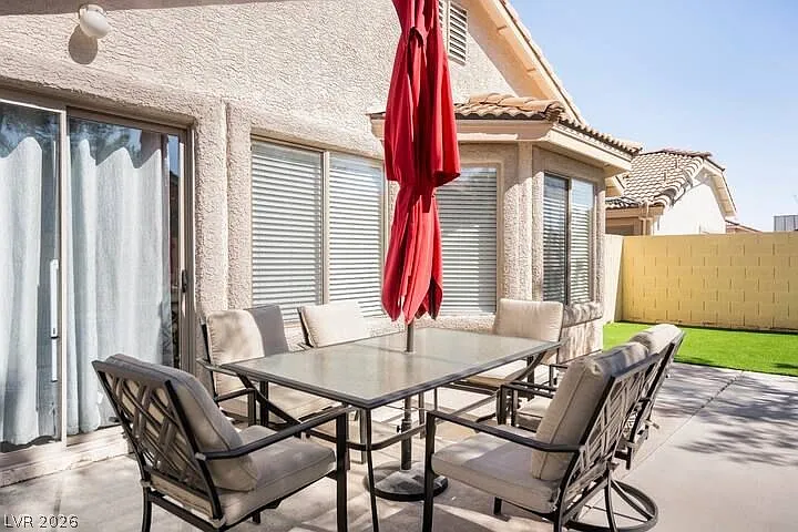 3 bed, 2.0 bath, 1405 sqft, $2,800 — Photo 2