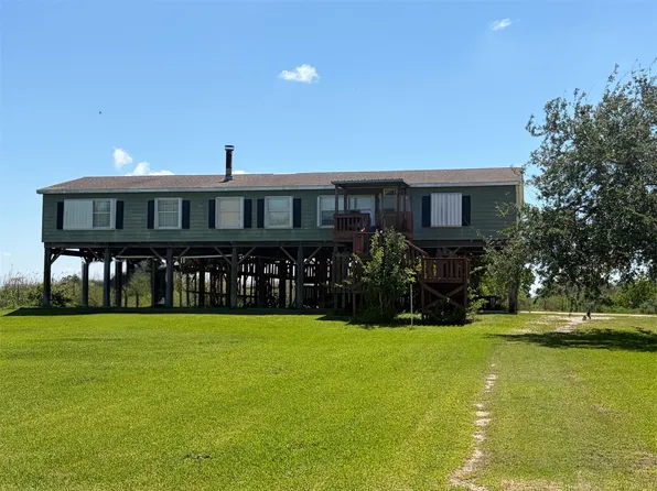 5440 Mechanic St, Sabine Pass, TX 77655