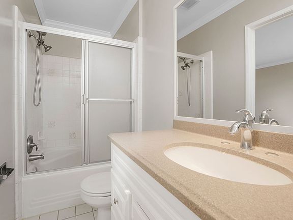 3rd image of 248 S Doheny Dr Unit 3