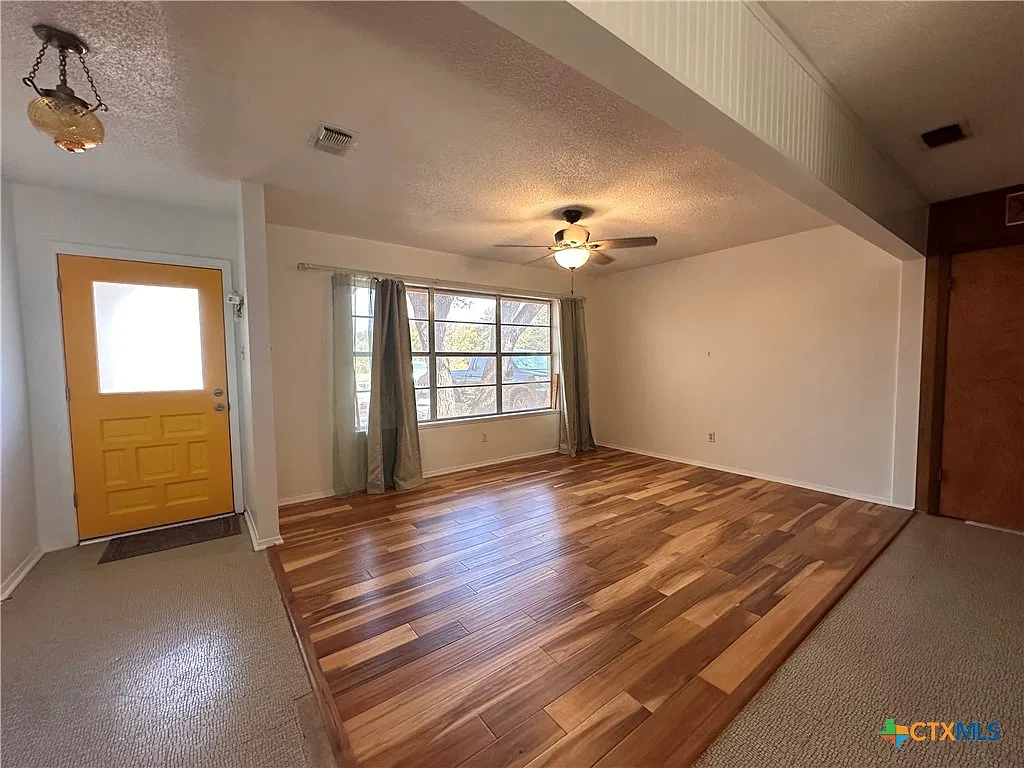 3 bed, 2.0 bath, 1756 sqft, $1,450 — Photo 3