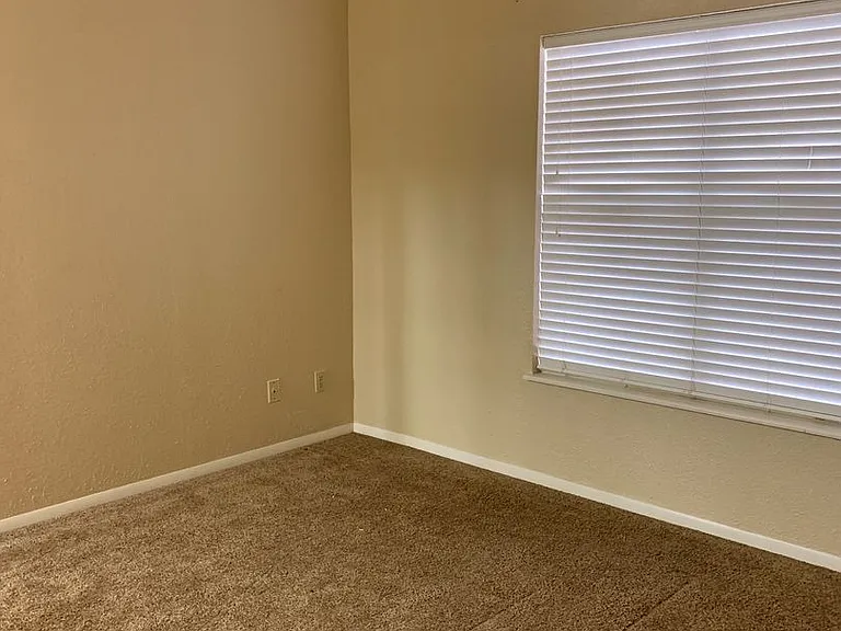 1020 Mockingbird Ln #D — Photo 7