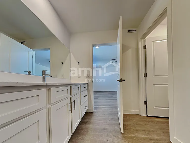 8225 S 21st Dr — Photo 11