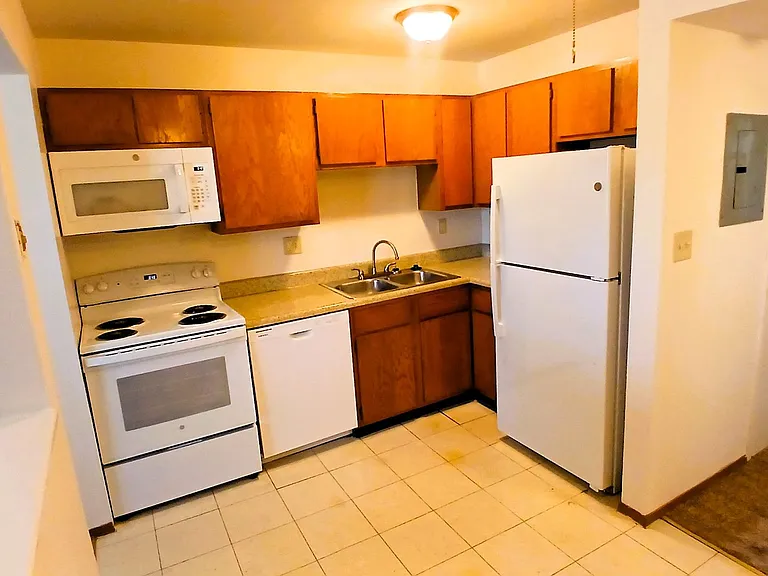 Butler Hill Apartments — Photo 32