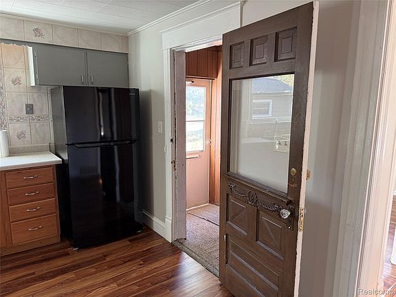 20th image of 830 Adams St