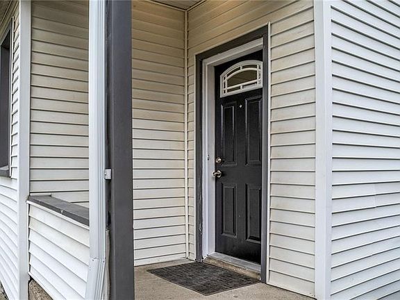 4th image of 238 E Main St