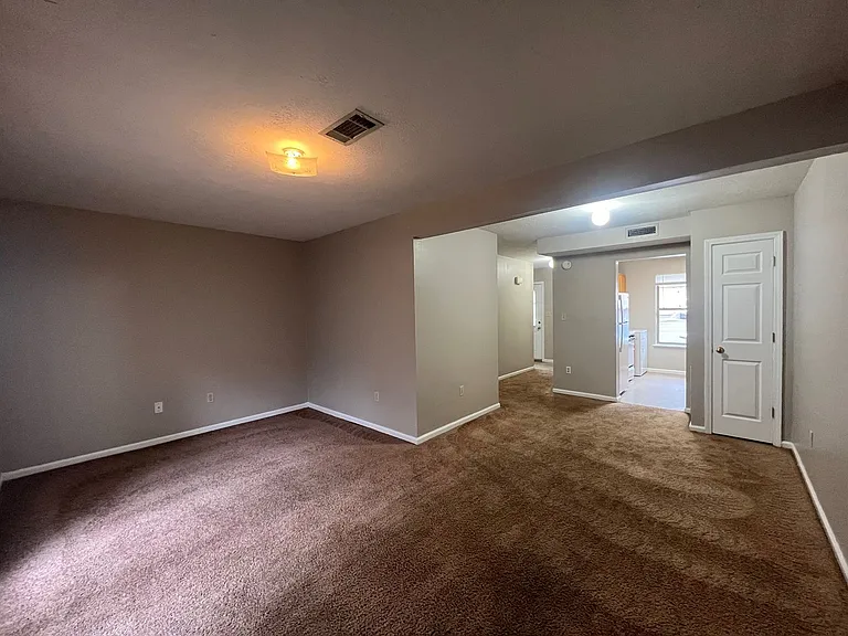 148 W Peach St #E1 — Photo 3