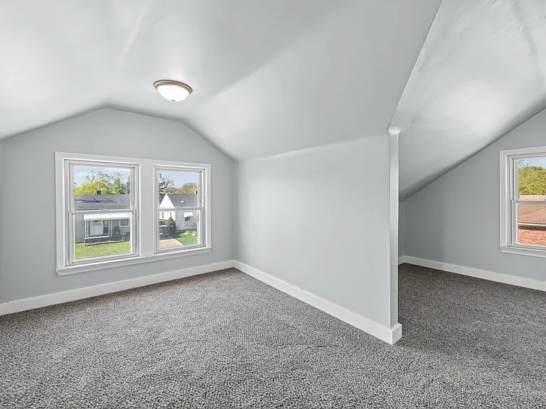 922 Mayflower Ave — Photo 26