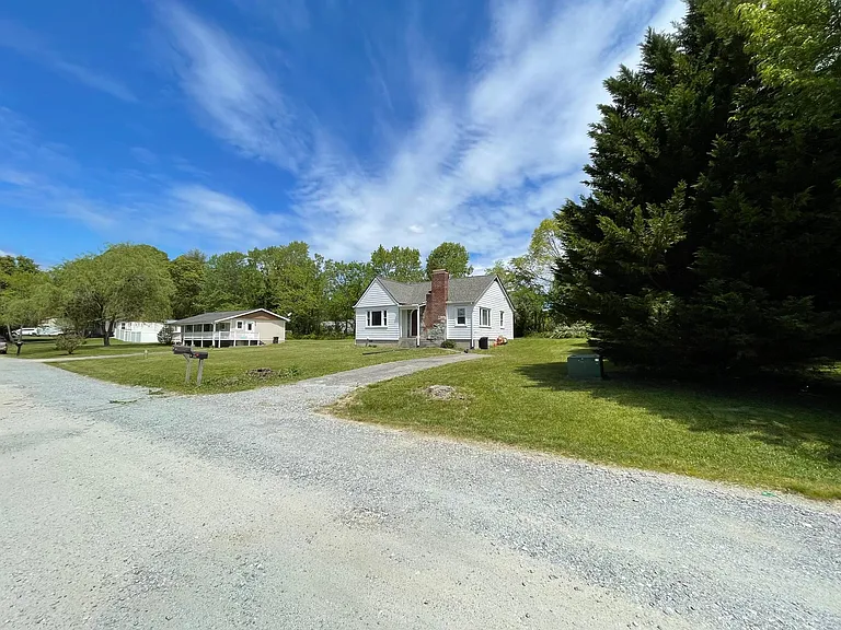 105 Holly Tree Cir — Photo 3