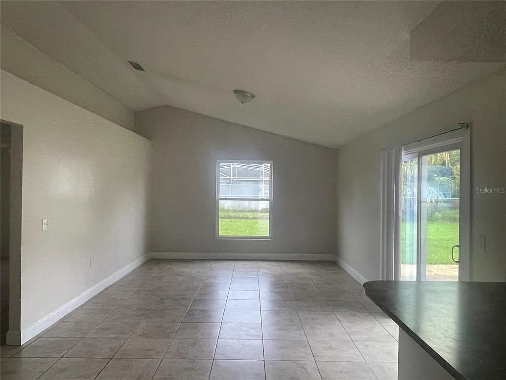 3 bed, 2.0 bath, 1776 sqft, $1,700 — Photo 2